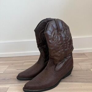 Madden Girl Sz 10 Brown leather cowboy boots embroidered details and block heel